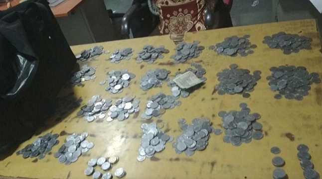 ৮৯০ কেজি কয়েনে স্ত্রীকে খোরপোষ!