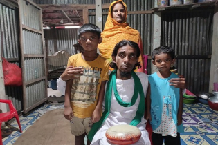 শুনে শুনেই গান রপ্ত করেন অন্ধ শ্যামল বাউল