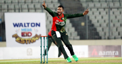 ওয়াসিম আকরাম ও মাশরাফীর পাশে বসলেন সাকিব