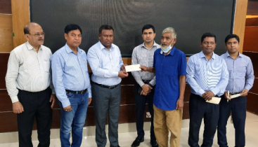 টাঙ্গাইলে শ্রমিকদের মাঝে আর্থিক অনুদানের চেক বিতরণ