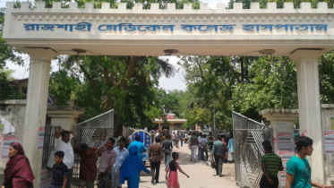 রাতের আঁধারে সাপের বিষে নীল হলো যুবক