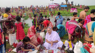 গঙ্গাস্নানে শুদ্ধতার প্রত্যাশা
