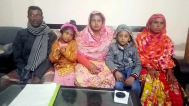 হারানোর ২০ বছর পর মেয়েকে ফিরে পেলেন মা-বাবা