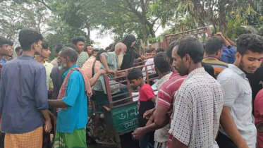 ঘরে ফিরতেই স্বামী দেখলেন ‘বিছানায় নেই স্ত্রী’