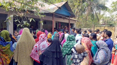 শিকলে বাঁধা ‘সুস্থ’ ছেলে, দেড় মাস পর ‘কঙ্কাল’ পেলেন বাবা-মা