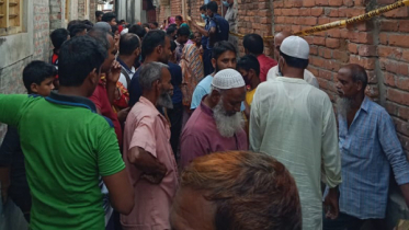স্ত্রী বেড়াতে যাওয়ায় কাফনের কাপড় কিনে জীবন দিলেন ৭২ বছরের বৃদ্ধ