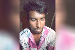মেয়েকে উত্ত্যক্তের প্রতিবাদ করায় বাবার মাথা ফাটিয়ে দিল বখাটে