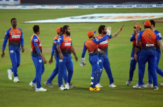 ফিরতি ম্যাচে প্রতিশোধের লক্ষ্যে ফিল্ডিংয়ে খুলনা
