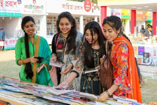 তৃতীয়দিনে প্রাণোচ্ছল বইমেলা