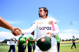 ১২৭ রান দরকার মুশফিকের
