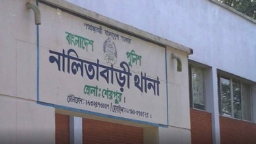 মদ পান করে মাতলামি, ৫ যুবক আটক