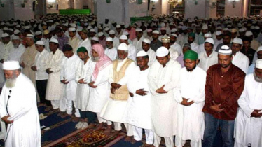 রমজানের প্রথম তারাবির জামাতে মুসল্লিদের ঢল