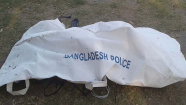 ঘরে ঢুকে বাবা দেখেন মেয়ের লাশ ঝুলছে