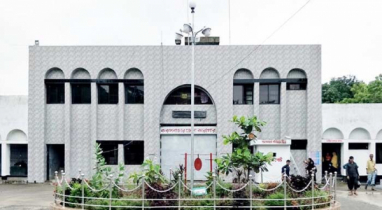 অবশেষে কারাগার থেকে মুক্তি পেয়ে বাড়ি ফিরলেন ৭ পুলিশ সদস্য