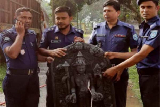 পুকুর খননের সময় মিলল ২১৫ কেজির কষ্টিপাথরের মূর্তি