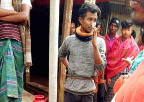 টাকা আদায় করতে শিকলে বেঁধে কলেজছাত্রকে নির্যাতন