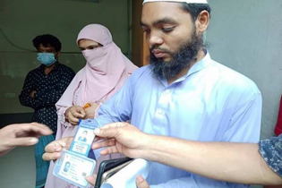 ‘দুই সন্তান একটু পরপর বাবাকে খুঁজছে’