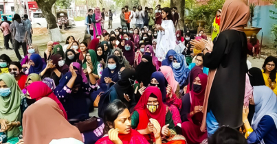 উপাচার্যের আশ্বাসে কর্মসূচি প্রত্যাহার বাকৃবি ছাত্রীদের 