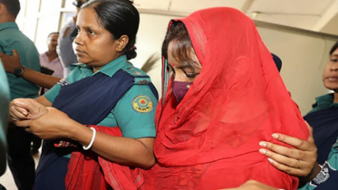 পেশায় গৃহিণী চুমকির যত সম্পদ