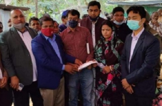 কক্সবাজারে সড়কে নিহত ৫ ভাইয়ের পরিবারের পাশে জেলা প্রশাসন