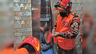 ১৫ মিনিট লিফটে আটকা আটজন, উদ্ধার করল ফায়ার সার্ভিস