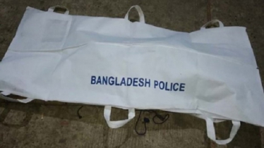 ছেলে-বউয়ের সঙ্গে অভিমান, পরনের শাড়িতেই ঝুললেন মা
