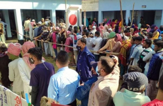 সাতকানিয়ার তিন ইউনিয়নে ভোট চলছে