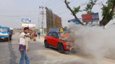 পাবনায় চলন্ত প্রাইভেটকারে আগুন 