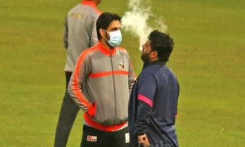 স্টেডিয়ামের ভেতর প্রকাশ্যে ধুমপান করলেন শেহজাদ!