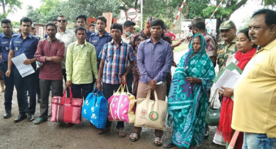কারাভোগের পর ফেরত গেলেন ৫ ভারতীয়