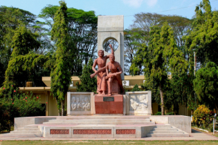 মুক্তি সংগ্রামের জীবন্ত প্রতীক রাবির ‘সাবাস বাংলাদেশ’ ভাস্কর্য