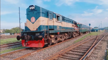 হঠাৎ ইঞ্জিন বিকল, এক ঘণ্টা পর সচল রেল যোগাযোগ