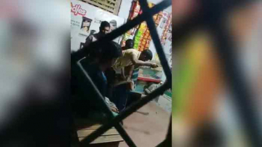 তরুণ-তরুণীকে পেটালেন ইউপি সদস্য, ভিডিও ভাইরাল