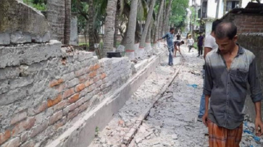 খুলনায় দেয়াল ধসে আহত ৩ শিশুর একজনের মৃত্যু