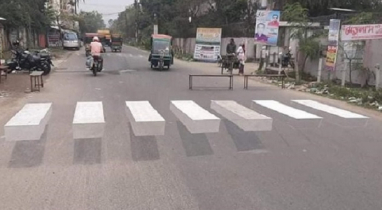খুলনায় প্রথমবারের মতো থ্রি-ডি রোড ক্রসিং স্থাপন