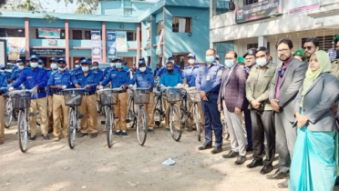 মদনে ৬৭ গ্রাম পুলিশকে বাইসাইকেল দিলো জেলা প্রশাসন
