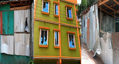 মাদারীপুর দুই এলাকার দ্বন্দ্বে ১৭ দোকান-বাড়ি ভাঙচুর, লুটপাট