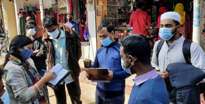 ম্যাজিস্ট্রেট দেখলেই পড়ছেন মাস্ক