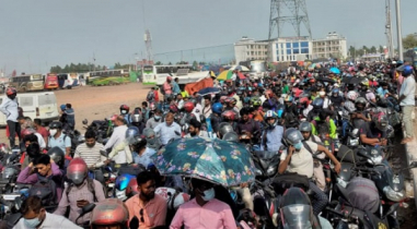 শিমুলিয়ায় এক ঘাট দিয়ে শুধু মোটরসাইকেল পারাপার