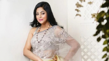 ‘ভাগ্য’ নিয়ে ফিরছেন নিপুণ