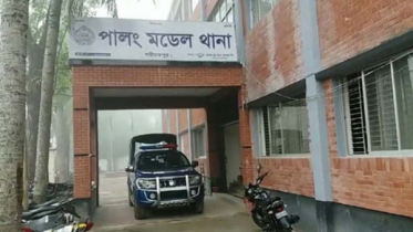 জমির বিরোধে বাবা-ছেলেকে কুপিয়ে জখম