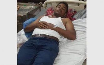 জাদু দেখানোর নামে অশ্লীল নাচ, আওয়াজ তুলে মার খেলেন সাংবাদিক