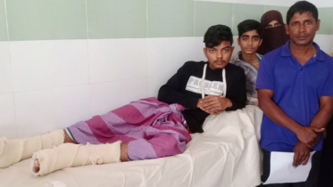 দগ্ধ পায়েই মা-বোনকে খুঁজে বেড়াচ্ছেন রনি