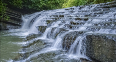 দুর্গম ঝরঝরি ঝরনা থেকে ১৭ পর্যটক উদ্ধার