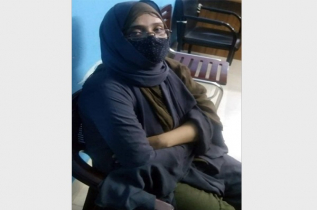 দেড় বছরের শিশুকে গলা টিপে হত্যা, থানায় মায়ের আত্মসমর্পণ