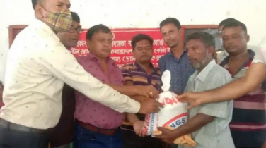 টুঙ্গিপাড়ায় ১০ হাজার দুস্থ পরিবার পেল ভিজিএফ’র চাল