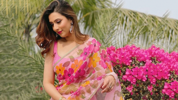 বিদ্যা সিনহা মিমের ‘বাগদান’ সম্পন্ন, অনামিকা আঙুলেও আংটি