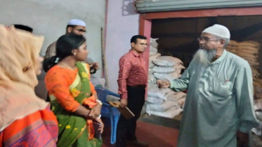 বেশি দামে সার বিক্রি, চার ব্যবসায়ীকে জরিমানা