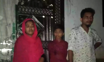 বাসা ভাড়া দিতে না পারায় দরজায় তালা, রাতভর বৃষ্টিতে ভিজল শিশুসহ দম্পতি