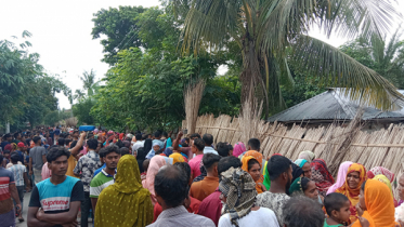 আত্মহত্যায় বাধা দেওয়ায় শাশুড়িকে কুপিয়ে মারল জামাই